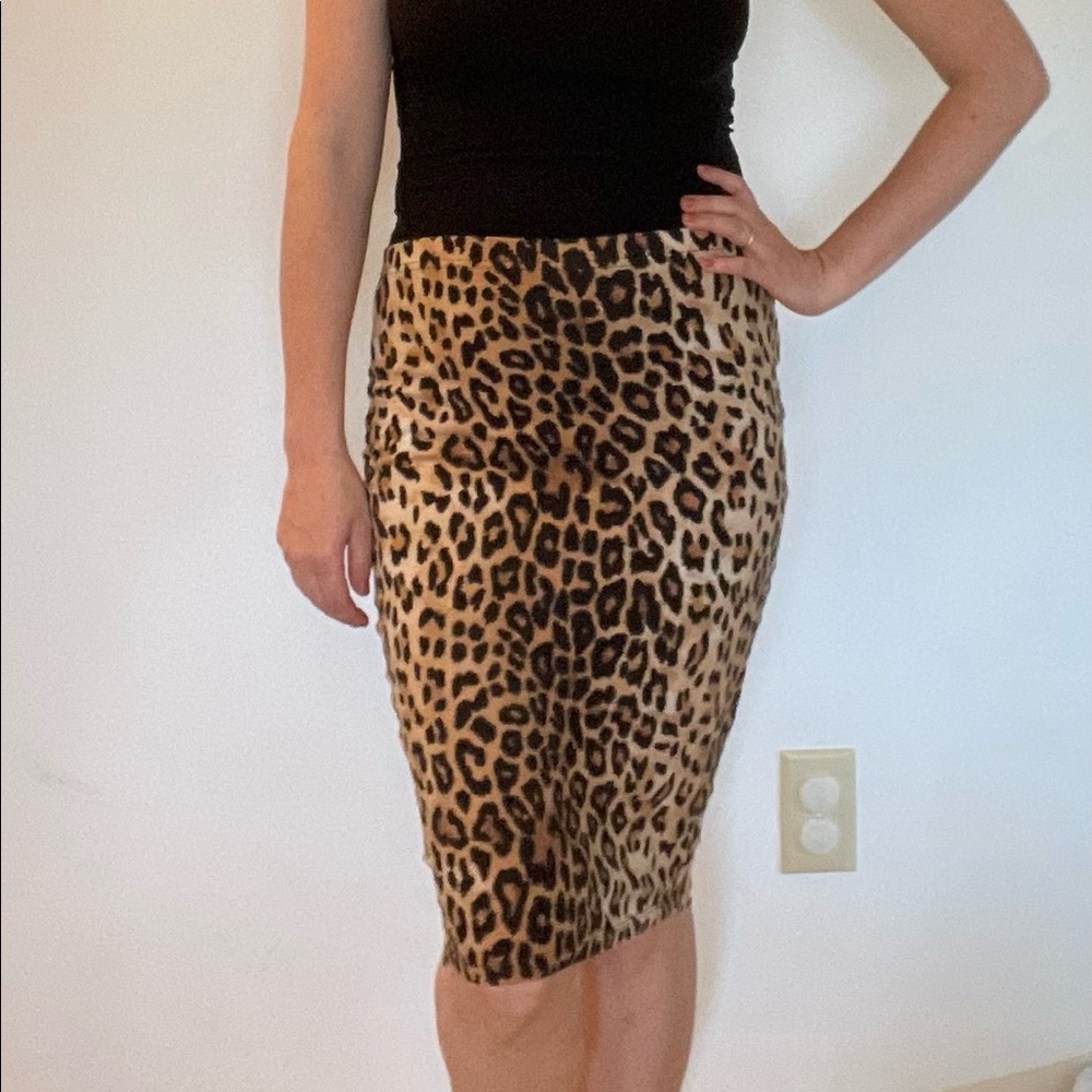 Forever 21 Leopard Print bodycon size small skirt